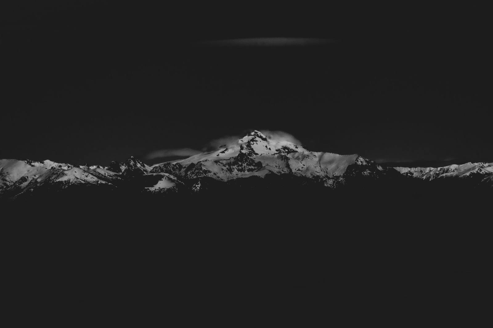Monta&ntilde;a nocturna